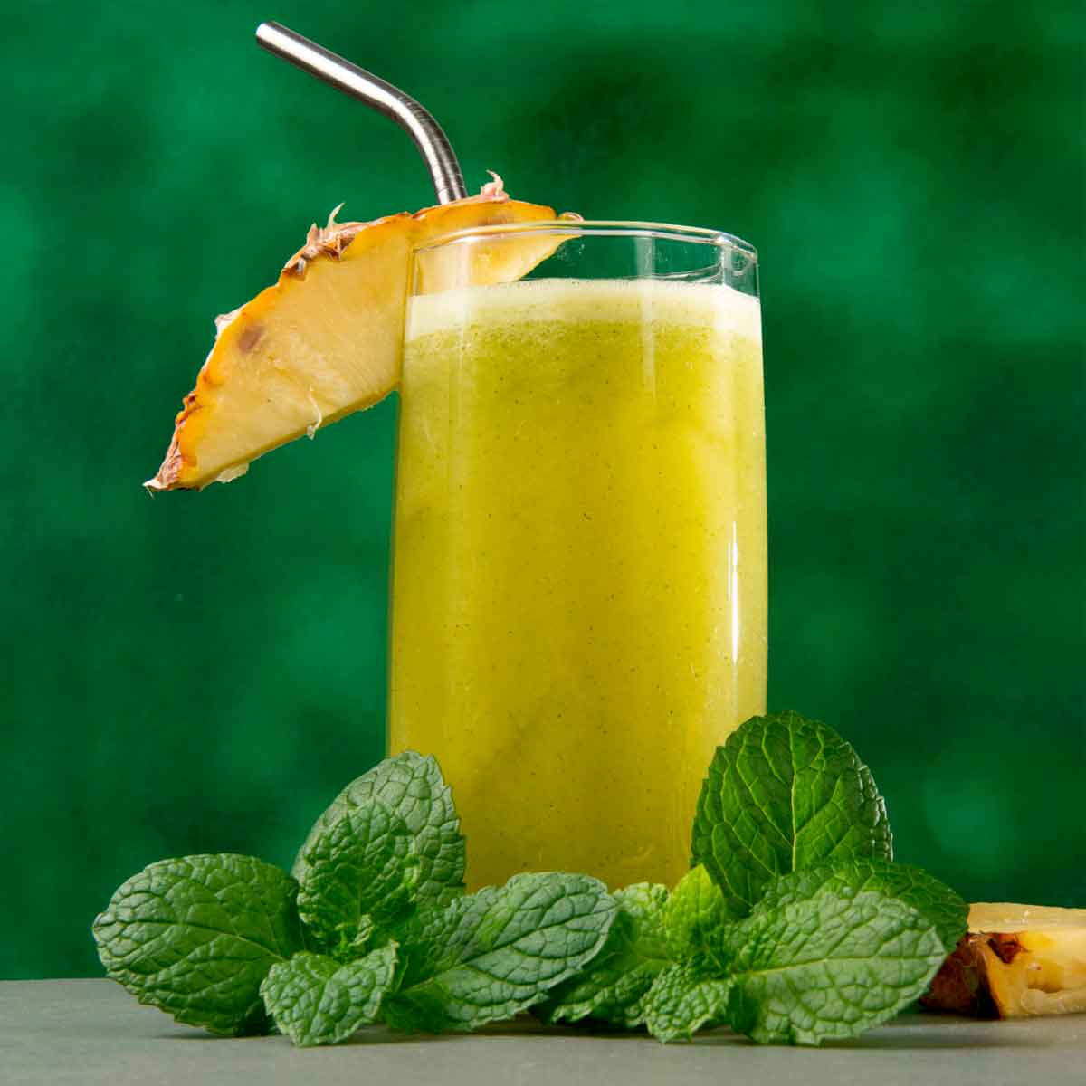 Suco de abacaxi com hortela