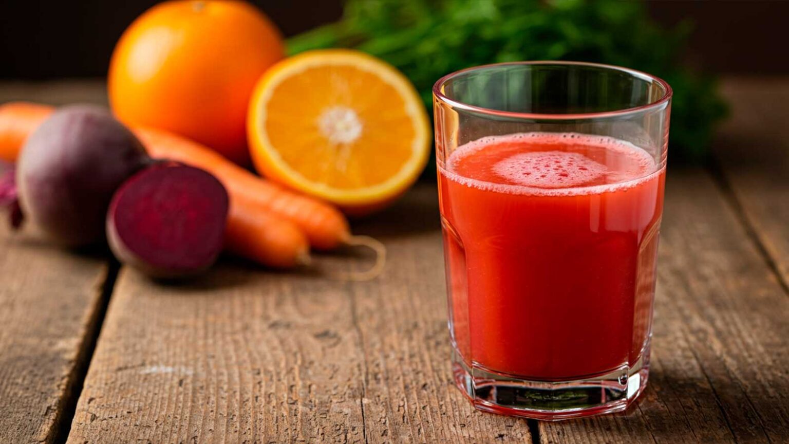 Suco de beterraba laranja e cenoura: sabor, cor e energia no seu copo